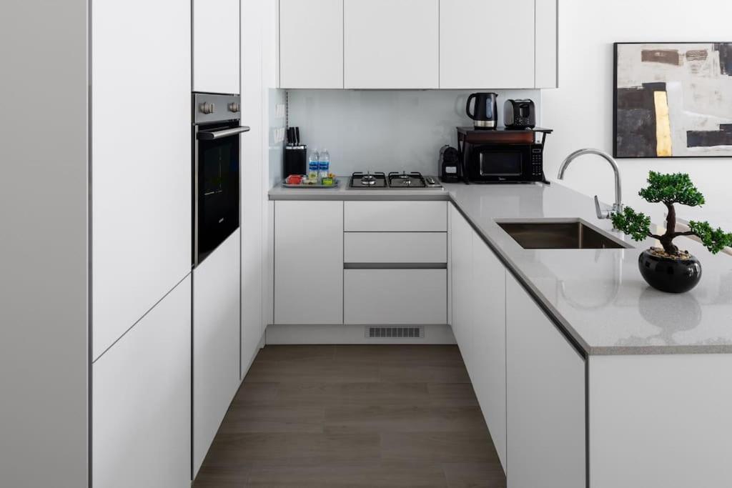 Apartment Waves - Luxury Meets Comfort, Modern 1br In Jvcs Luma22 Dubai