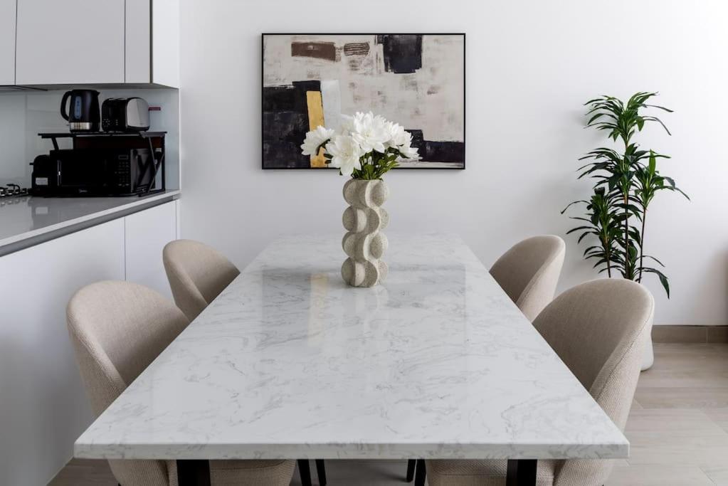 Waves - Luxury Meets Comfort, Modern 1br In Jvcs Luma22 Apartment *